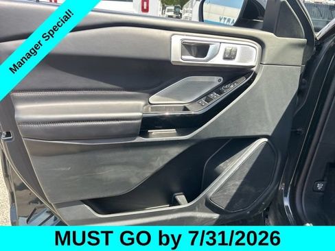 Used 2023 Ford Explorer Platinum w/ Technology Package AWD/4WD image 11