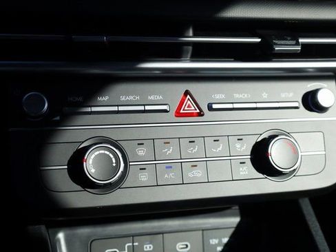 Used 2025 Hyundai Tucson SE image 22