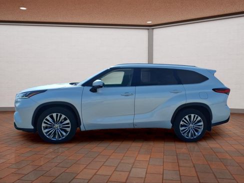 Used 2023 Toyota Highlander Platinum AWD/4WD image 5