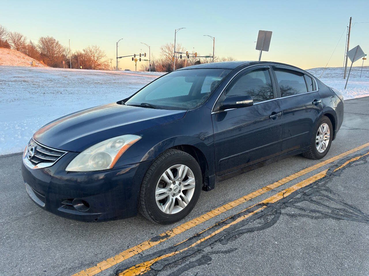 Used 2010 Nissan Altima 2.5 SL w/ SL Pkg FWD image 1