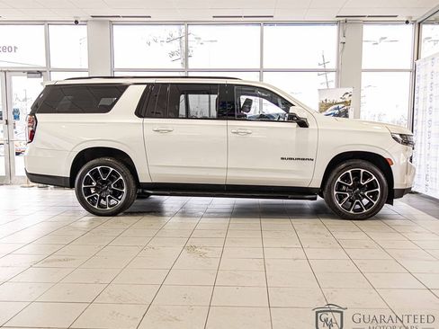 Used 2022 Chevrolet Suburban RST w/ Luxury Package image 10