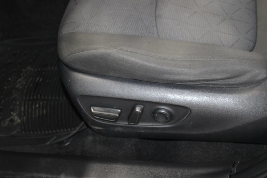 Used 2021 Toyota RAV4 XLE AWD/4WD image 13