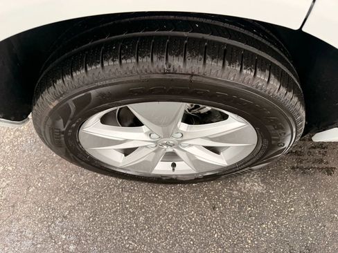 Used 2022 Volvo XC60 B5 Momentum image 49