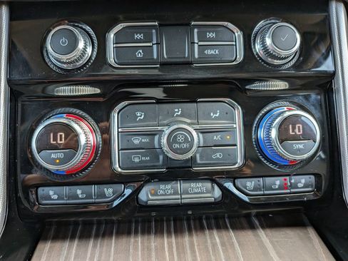 Used 2022 GMC Yukon Denali w/ Denali Premium Package AWD/4WD image 21