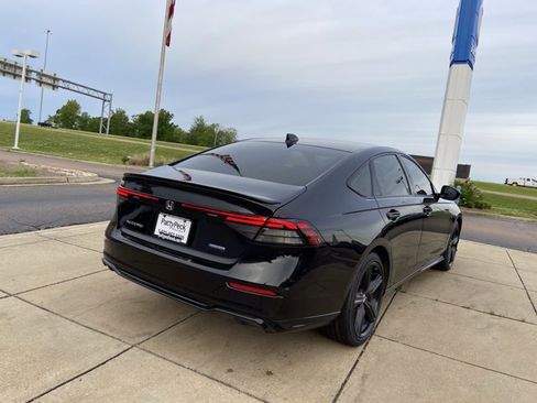 Used 2023 Honda Accord Sport image 11