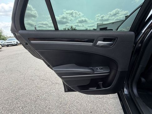 Used 2019 Chrysler 300 S AWD/4WD image 22