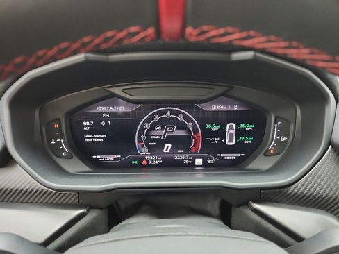 Used 2024 Lamborghini Urus Performante AWD/4WD image 9