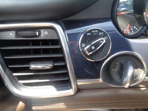 Used 2015 Porsche Panamera 4S Executive image 39