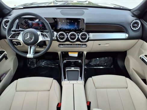 New 2026 Mercedes-Benz GLB 250 image 4