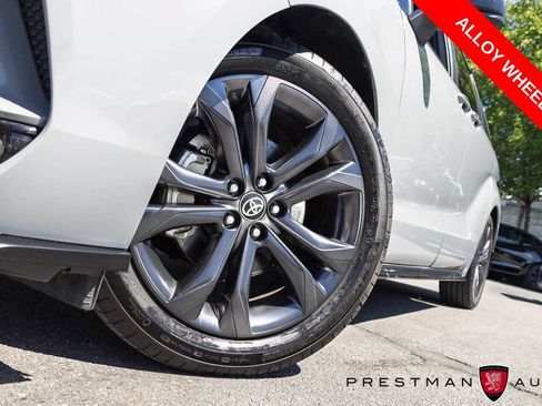 Used 2025 Toyota Sienna XSE FWD image 12