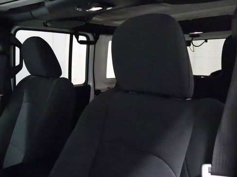 Used 2018 Jeep Wrangler Unlimited Sport S AWD/4WD image 16