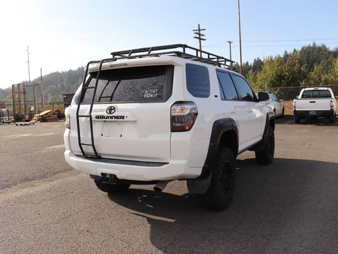 Used 2016 Toyota 4Runner SR5 Premium AWD/4WD image 5