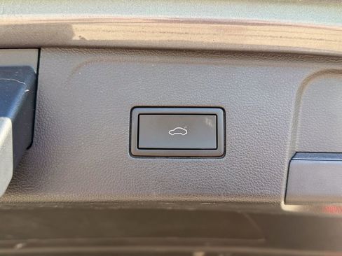 Used 2025 Volkswagen Atlas SE image 18