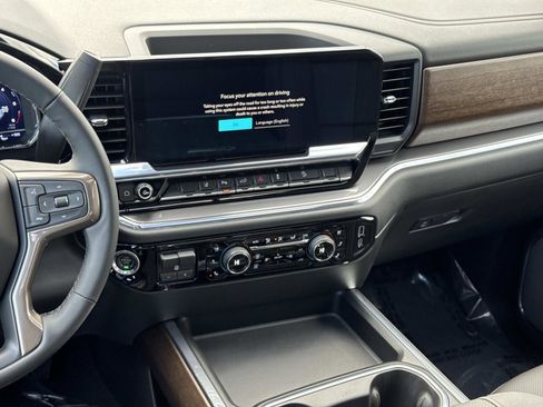 Used 2024 Chevrolet Silverado 2500 High Country w/ High Country Premium Package image 3