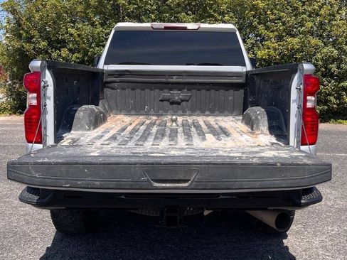 Used 2022 Chevrolet Silverado 2500 Custom w/ Custom Value Package AWD/4WD image 7