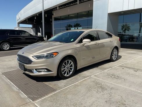 Used 2017 Ford Fusion Energi SE image 3