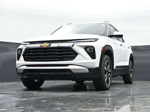 Used 2025 Chevrolet TrailBlazer LT w/ Driver Confidence Package AWD/4WD image 37
