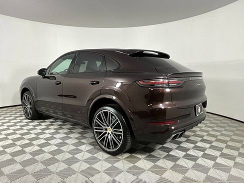 Used 2022 Porsche Cayenne Turbo image 3