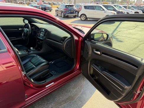 Used 2019 Chrysler 300 S w/ 300S Premium Group RWD image 8