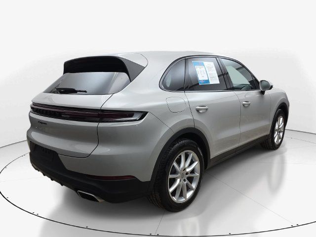 Used 2024 Porsche Cayenne AWD/4WD image 4
