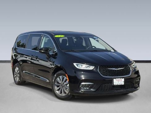 Used 2024 Chrysler Pacifica Limited FWD image 1