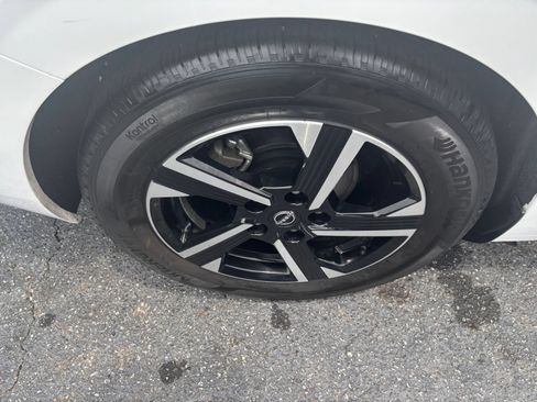 Used 2025 Nissan Sentra SV FWD image 24