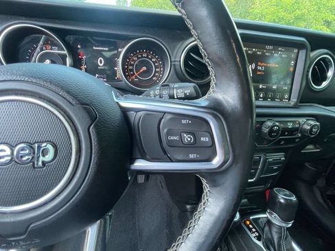 Used 2020 Jeep Wrangler Unlimited Sahara AWD/4WD image 17