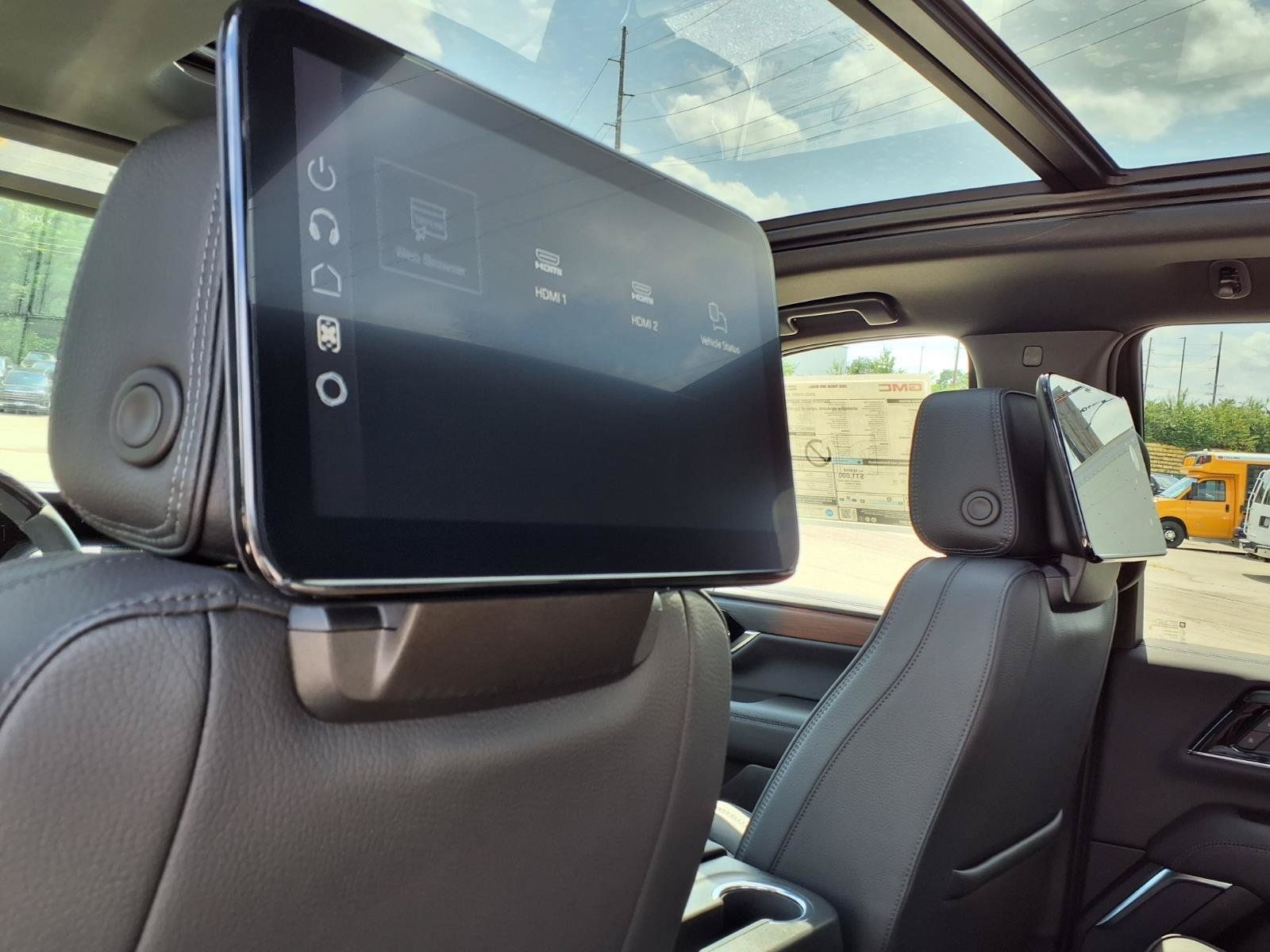 New 2026 GMC Yukon Denali w/ Denali Reserve Package AWD/4WD image 19