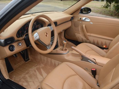 Used 2005 Porsche 911 Carrera image 2