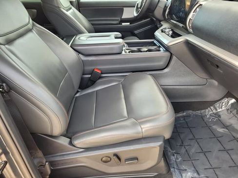Used 2025 Ford Expedition Active RWD image 11