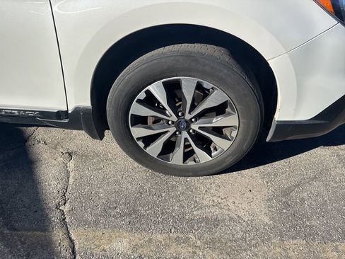 Used 2017 Subaru Outback 2.5i Limited image 4