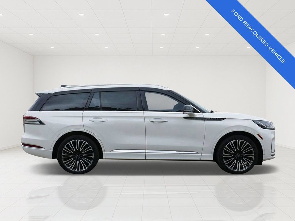 Used 2025 Lincoln Aviator Black Label AWD/4WD image 2