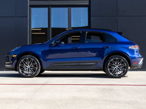 Certified 2026 Porsche Macan AWD/4WD image 2