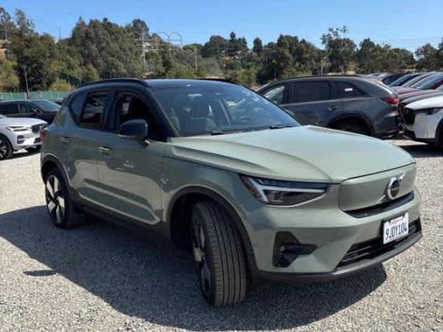 Used 2023 Volvo XC40 Recharge Ultimate w/ Protection Package Premier AWD/4WD image 8