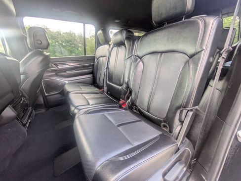 Used 2024 Jeep Wagoneer Series II w/ Flexible Seating Group AWD/4WD image 12
