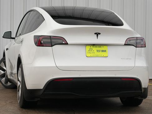 Used 2021 Tesla Model Y Long Range image 4