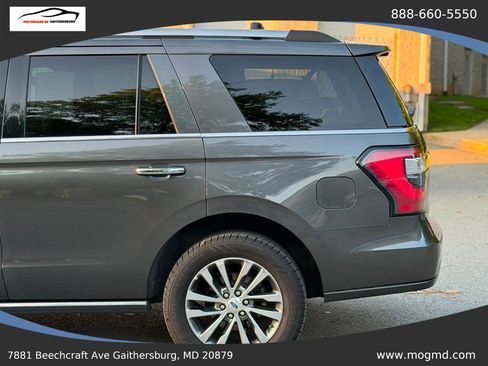 Used 2018 Ford Expedition Limited w/ Equipment Group 301A AWD/4WD image 9