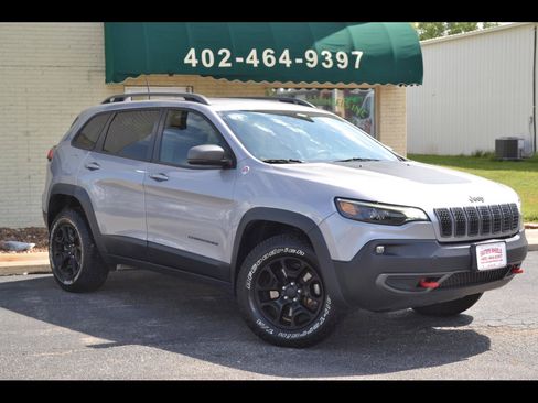 Used 2020 Jeep Cherokee Trailhawk w/ Cold Weather Group AWD/4WD image 1