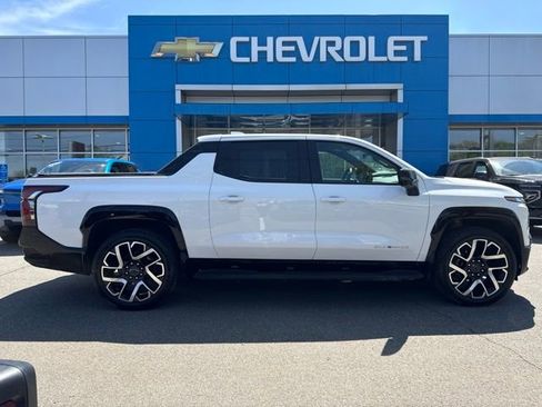 Used 2024 Chevrolet Silverado EV RST AWD/4WD image 5