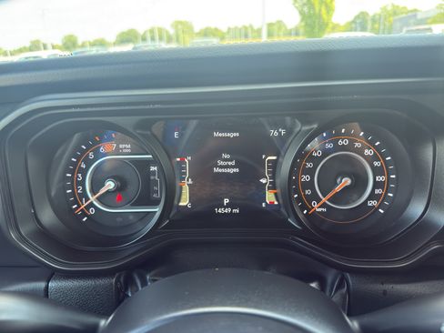 Used 2025 Jeep Wrangler Unlimited Sahara w/ Safety Group AWD/4WD image 17
