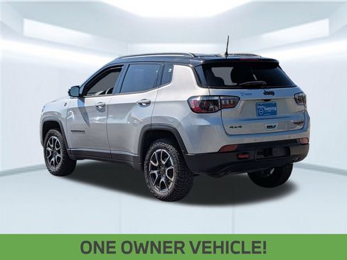 Used 2025 Jeep Compass Trailhawk w/ Trailer Tow Group AWD/4WD image 4