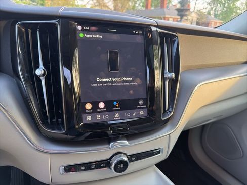 Used 2024 Volvo XC60 B5 Core w/ Climate Package image 18