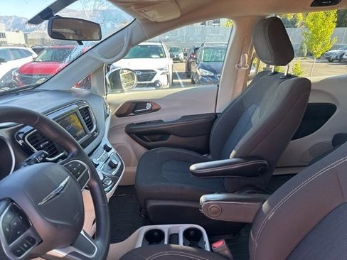 Used 2021 Chrysler Voyager L image 18