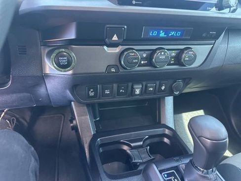 Used 2022 Toyota Tacoma TRD Sport image 27