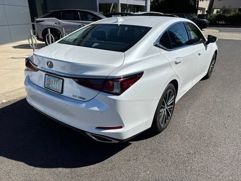 Used 2024 Lexus ES 350 w/ Premium Package FWD image 3