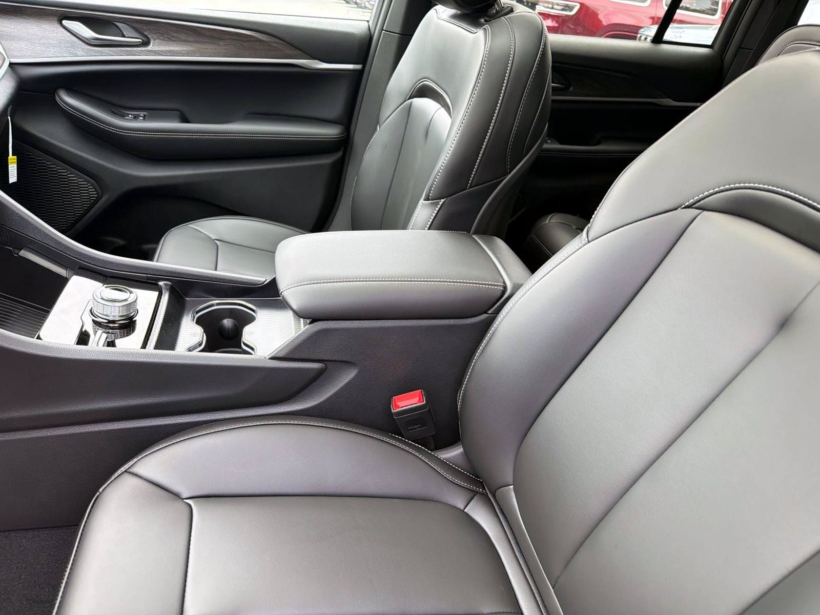 New 2027 Jeep Grand Cherokee Limited AWD/4WD image 10