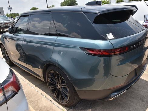 Used 2025 Land Rover Range Rover Sport SE AWD/4WD image 8