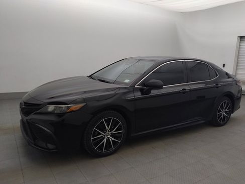 Used 2021 Toyota Camry SE FWD image 2