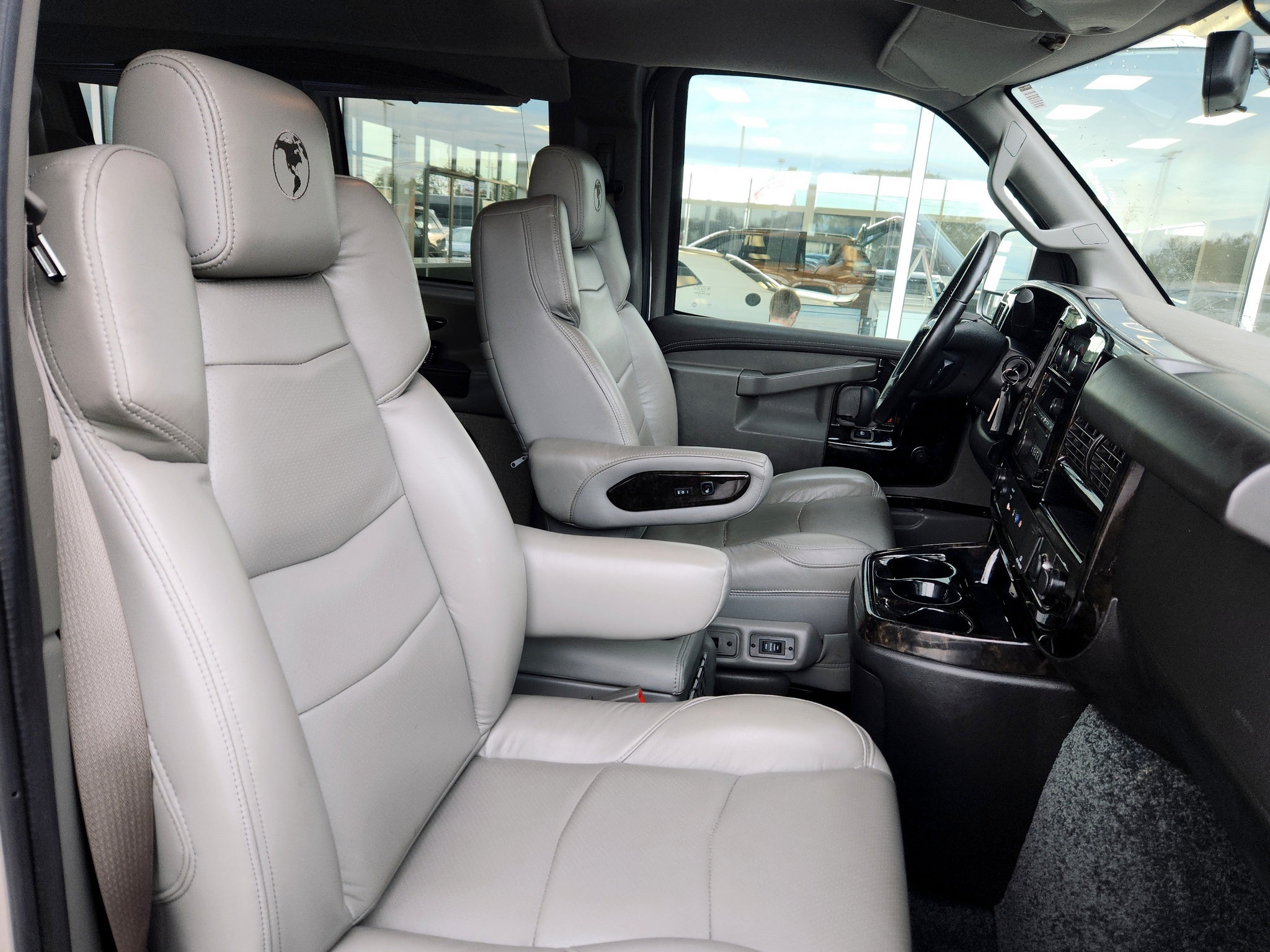 Used 2022 GMC Savana 2500 w/ Enhanced Convenience Package RWD image 36