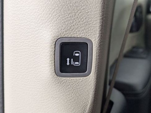 Used 2023 Chrysler Pacifica Touring-L image 24